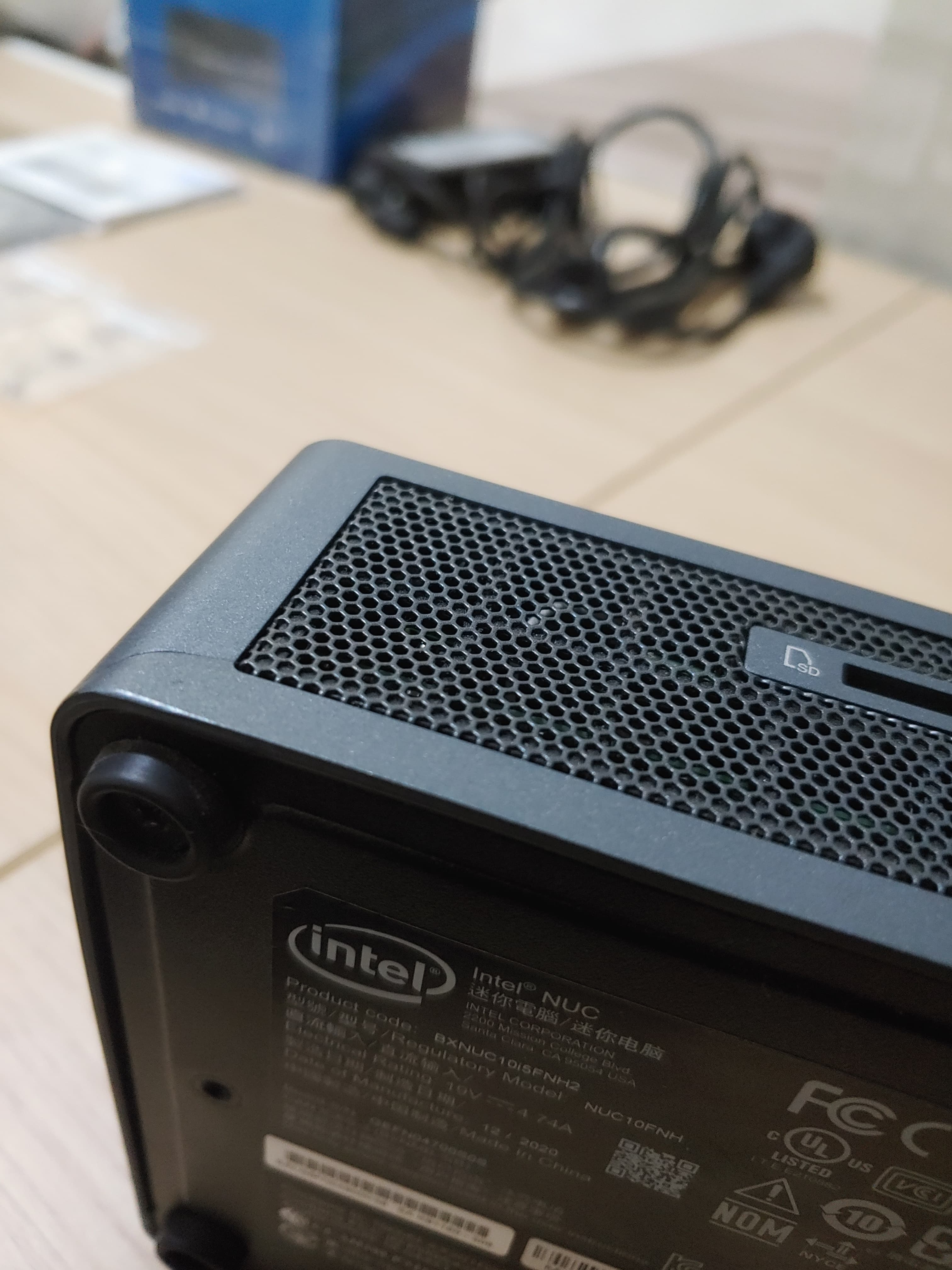 NUC Retak Closeup